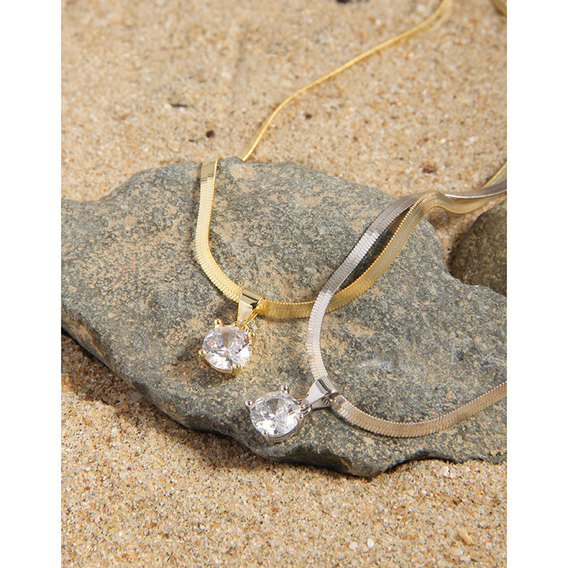 design minimalist geometric necklace