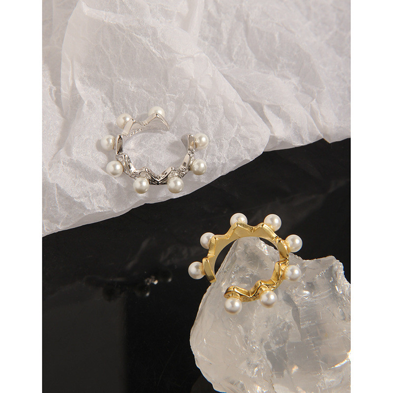 design minimalist silver earrings